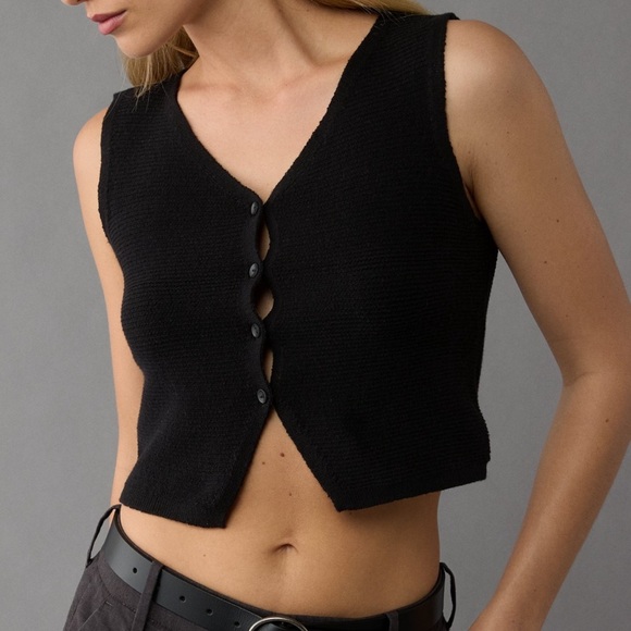 AE Cropped Button up Sweater Vest Size M - Picture 2 of 5